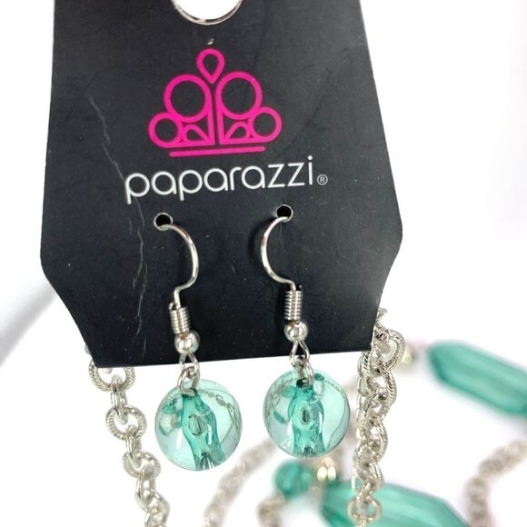 Paparazzi Silver Tone Necklace & Earring Set With Green Faux Gems NWT - Picture 3 of 3